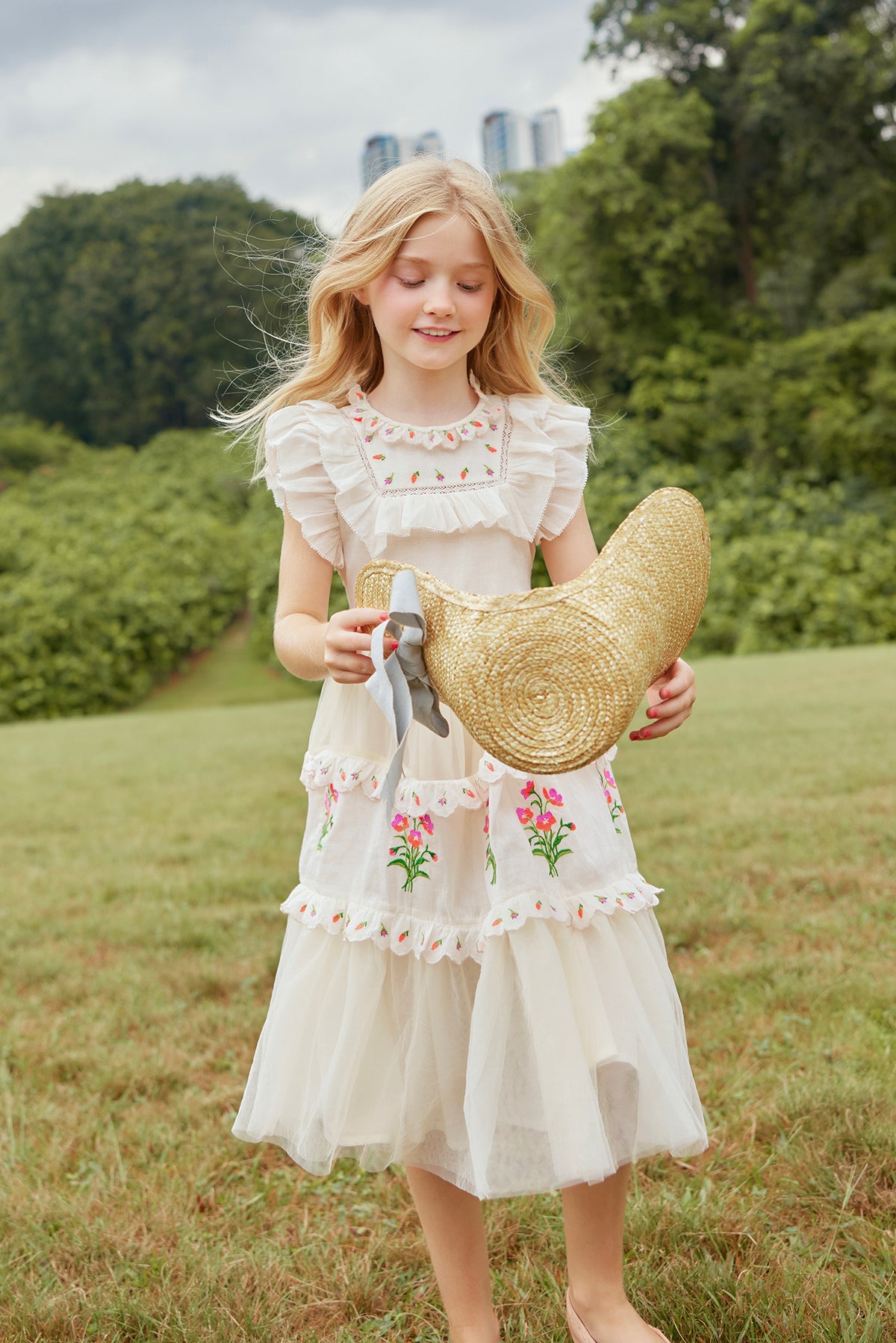 美品Pearl Girl Dress /nelia wears Julianna Dress | Beige Victorian tulle flower girl dress with