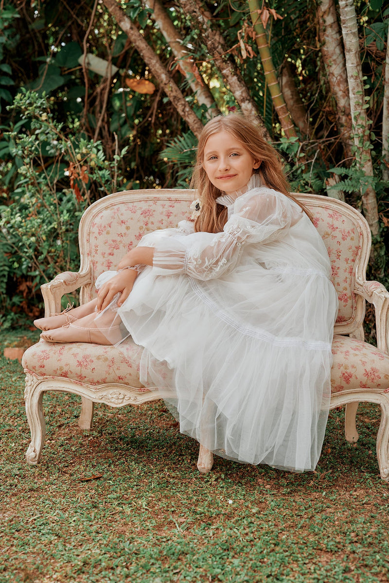 Flower girl dress with embroidered puffed sleeves in white tulle